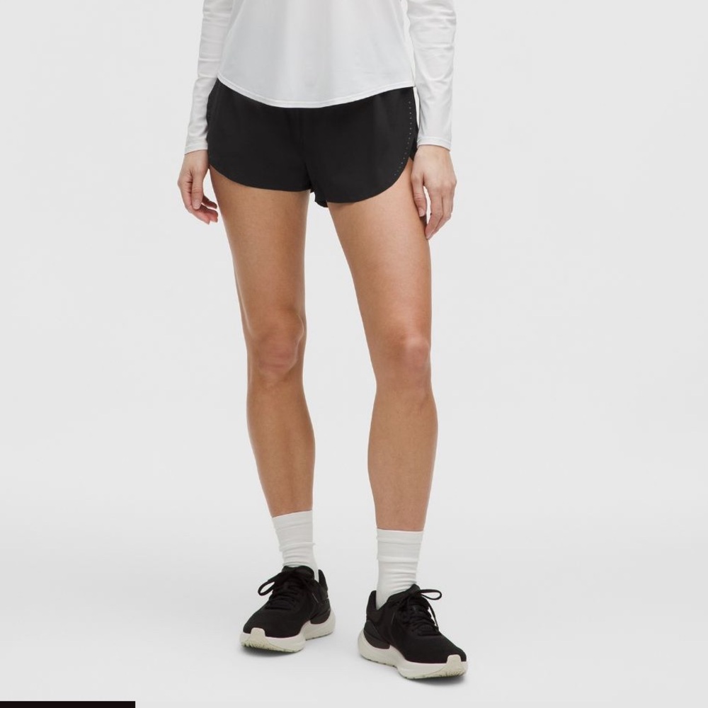 Fast and Free High-Rise Classic-Fit
Split Short 3"